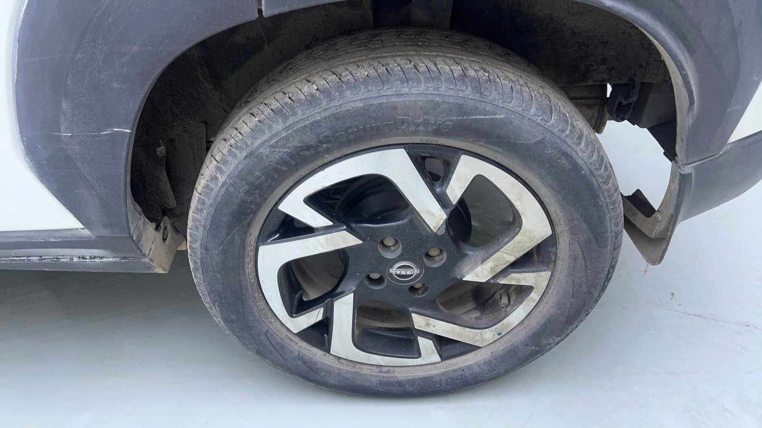 Used 2021 Nissan Magnite XV Premium Turbo CVT Petrol Automatic tyres LEFT REAR TYRE RIM VIEW