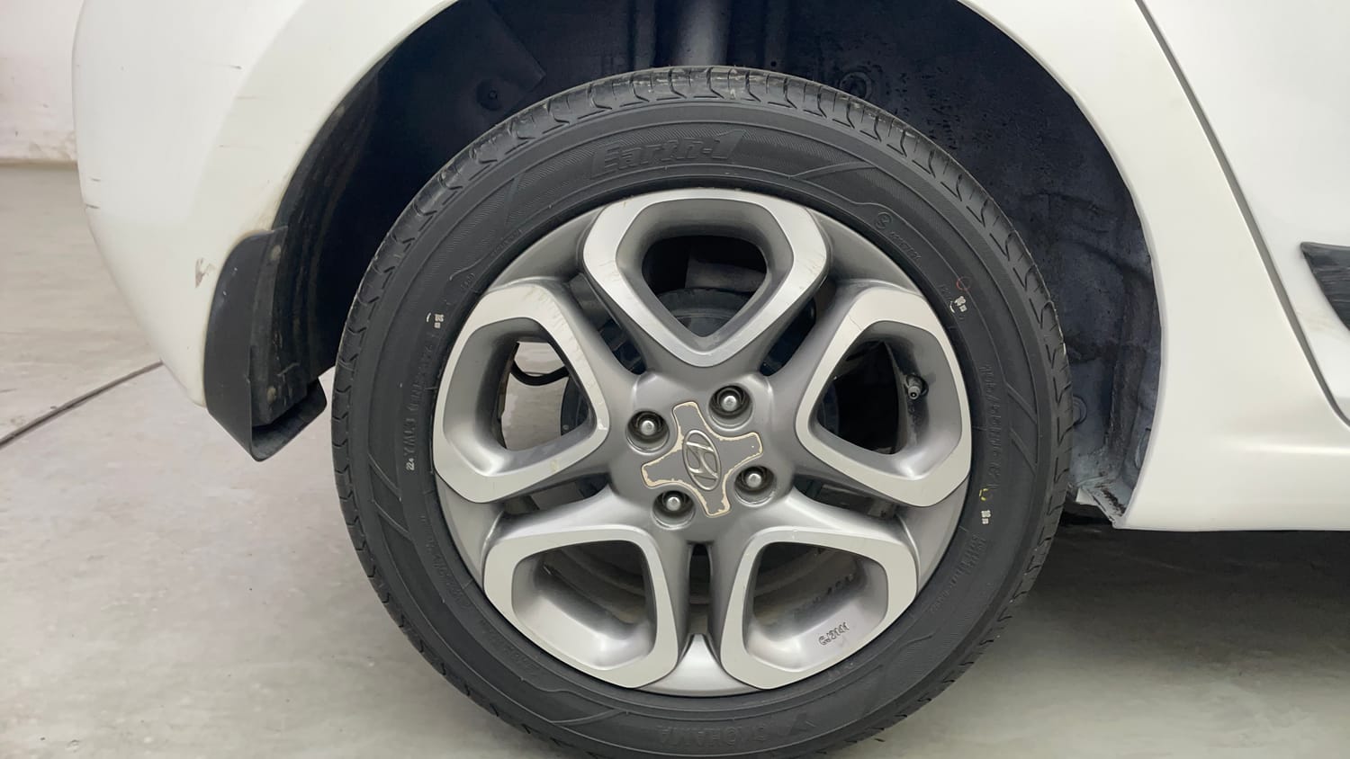 Used 2019 Hyundai Elite i20 Asta 1.2 (O) Petrol Manual tyres RIGHT REAR TYRE RIM VIEW