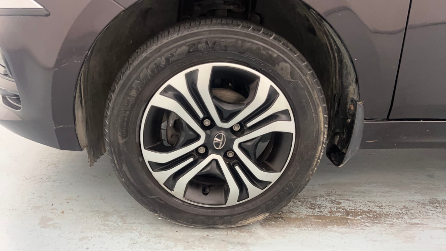 Used 2023 Tata Tiago XT Petrol Manual tyres LEFT FRONT TYRE RIM VIEW