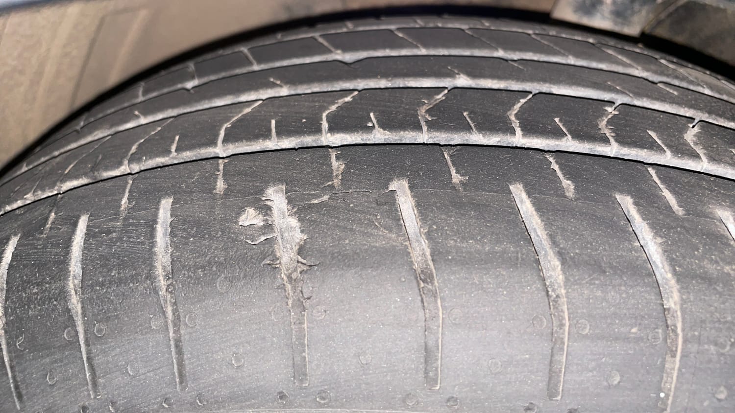Used 2024 Hyundai Verna SX (O) 1.5 Turbo Petrol DCT Petrol Automatic tyres LEFT FRONT TYRE TREAD VIEW