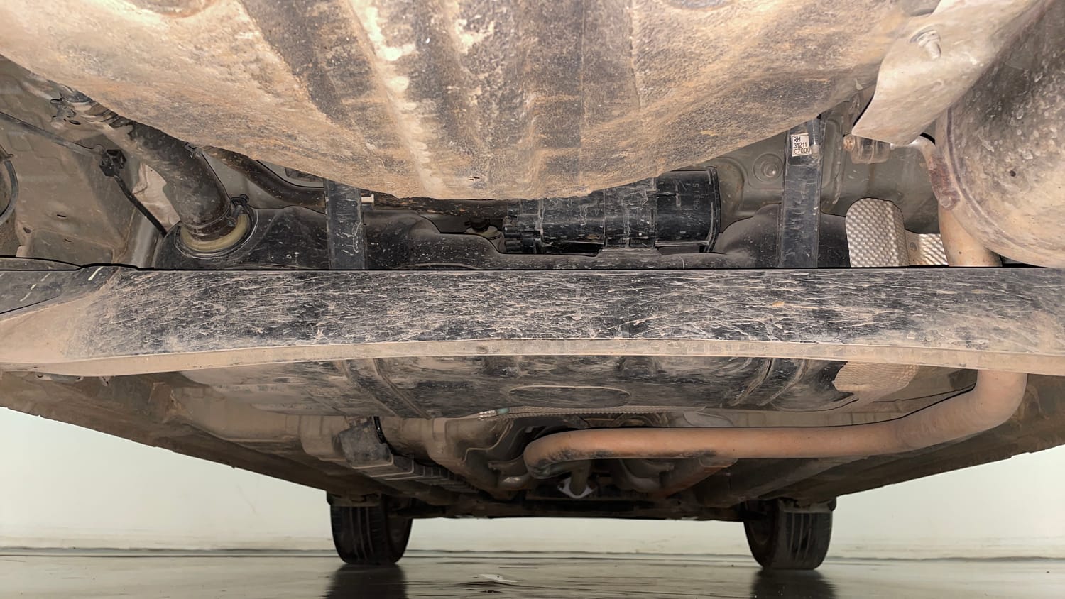 Used 2015 Hyundai Elite i20 Sportz 1.2 (O) Petrol Manual extra REAR UNDERBODY VIEW (TAKEN FROM REAR)