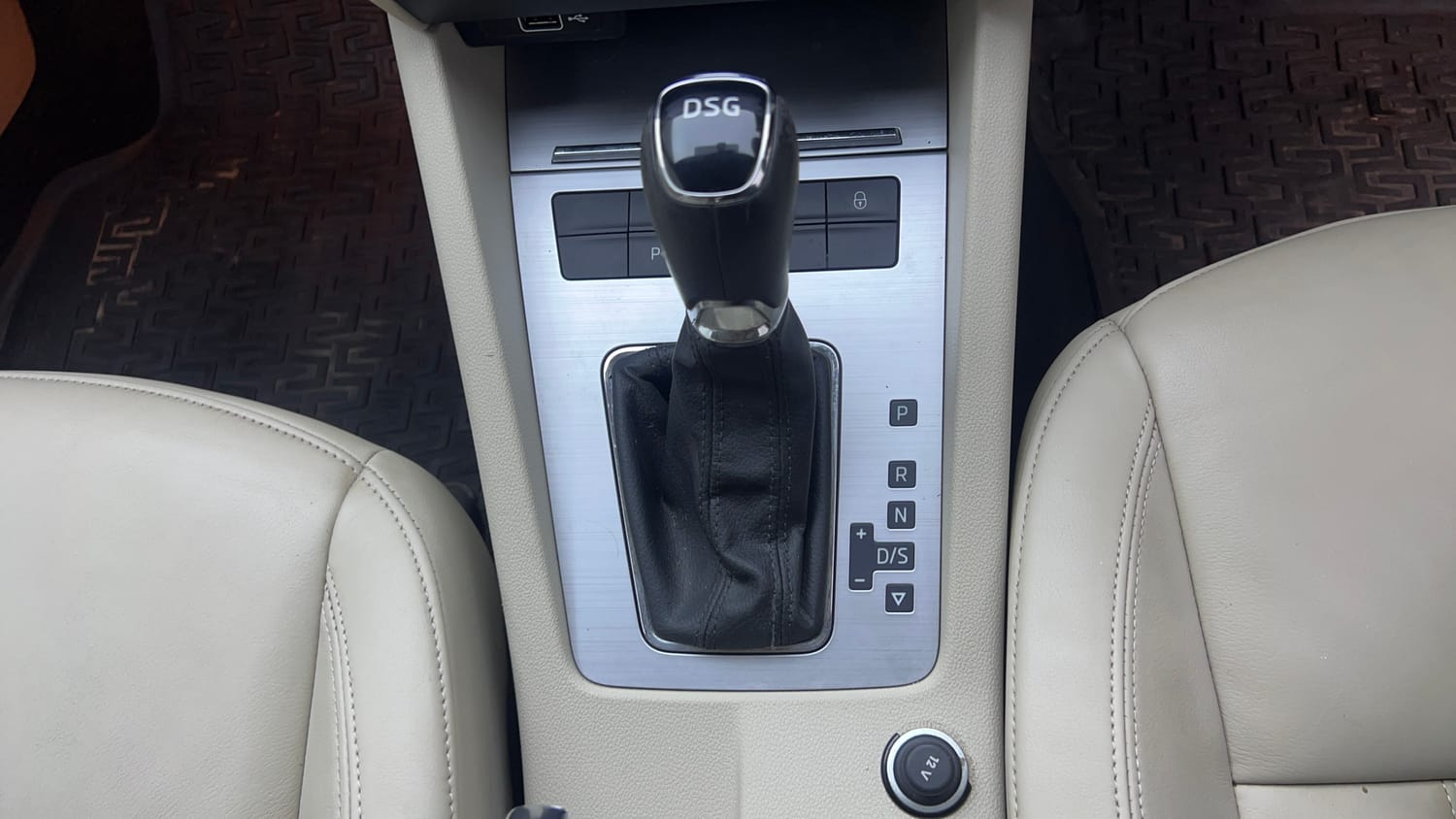 Used 2019 Skoda Octavia 1.8 TSI Style AT Petrol Automatic interior GEAR  KNOB VIEW