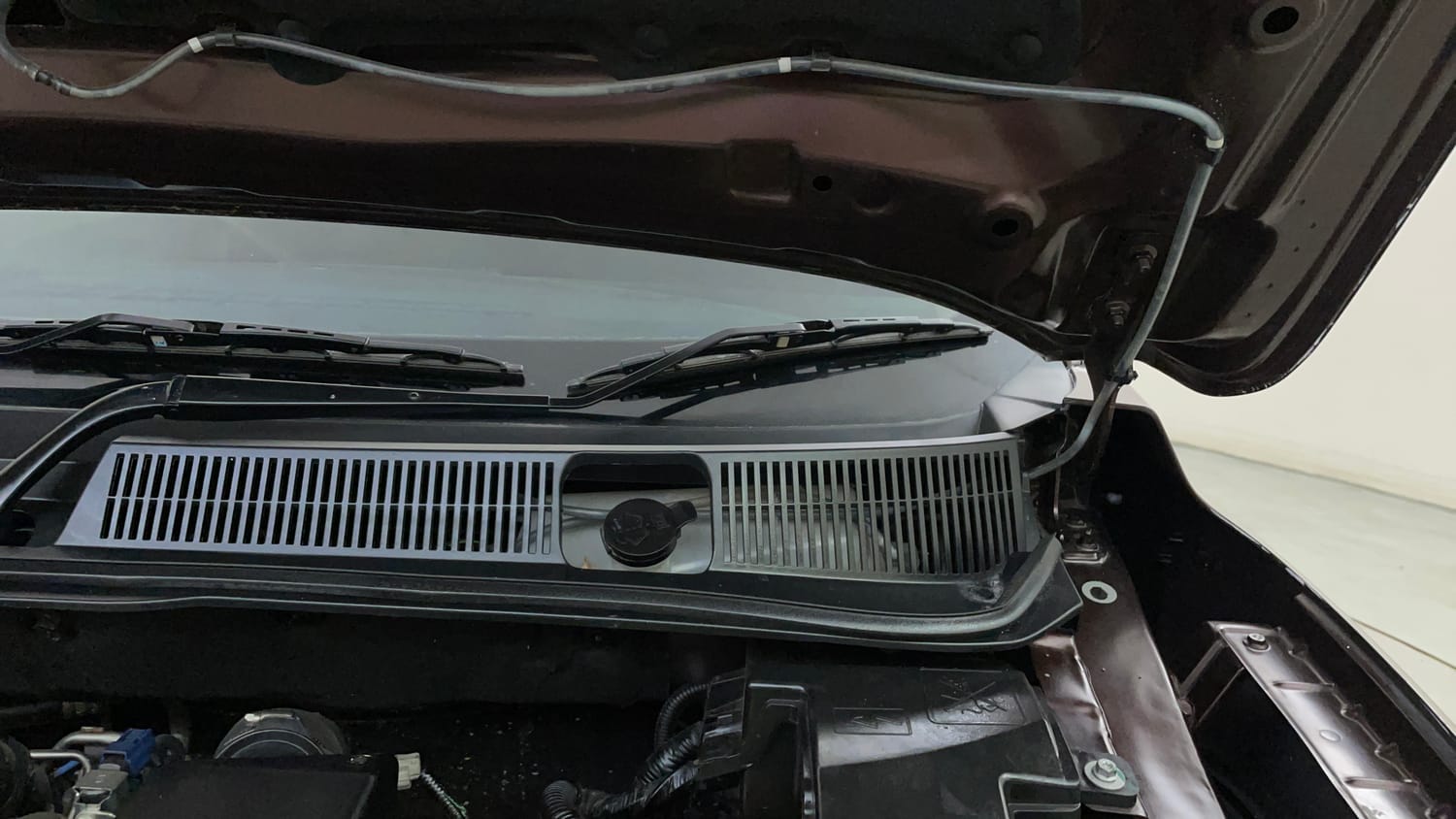 Used 2021 Renault Kiger RXZ Turbo CVT Petrol Automatic engine ENGINE LEFT SIDE HINGE & APRON VIEW