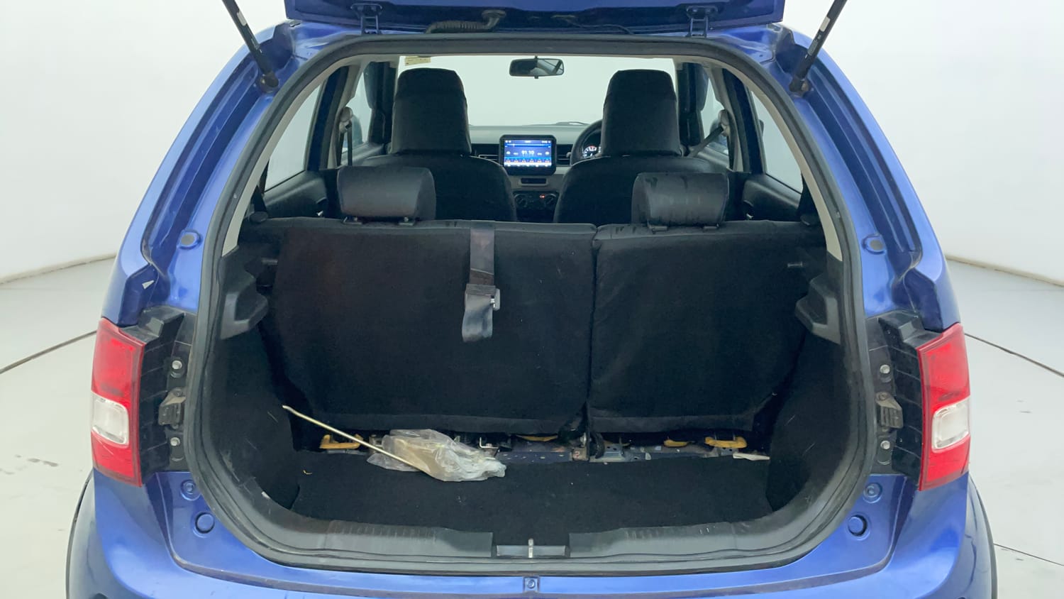 Used 2017 Maruti Suzuki Ignis Zeta 1.2 AMT Petrol Automatic interior DICKY INSIDE VIEW