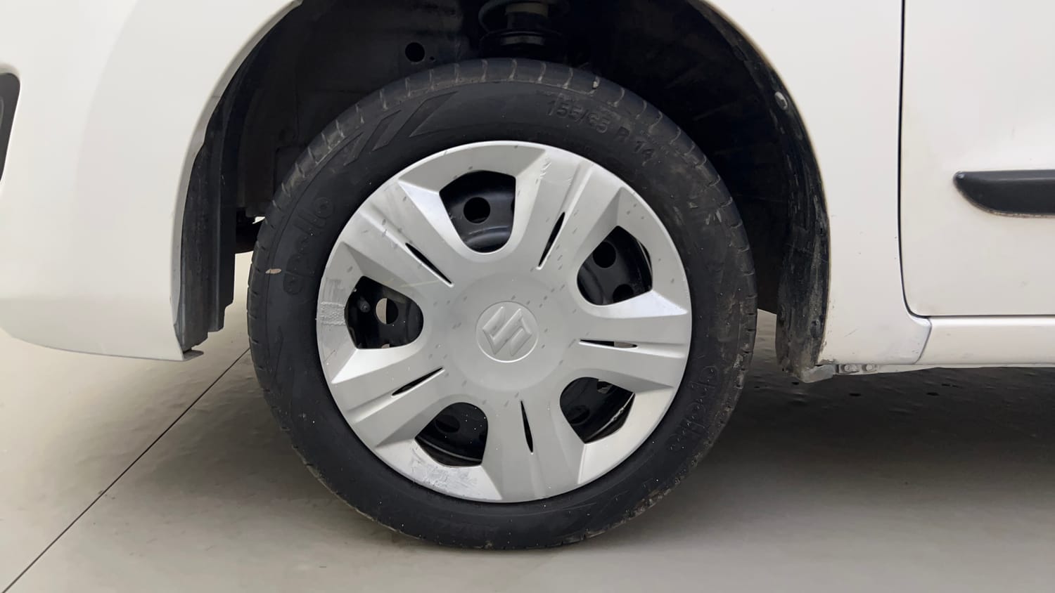 Used 2016 Maruti Suzuki Wagon R 1.0 VXI AMT Petrol Automatic tyres LEFT FRONT TYRE RIM VIEW
