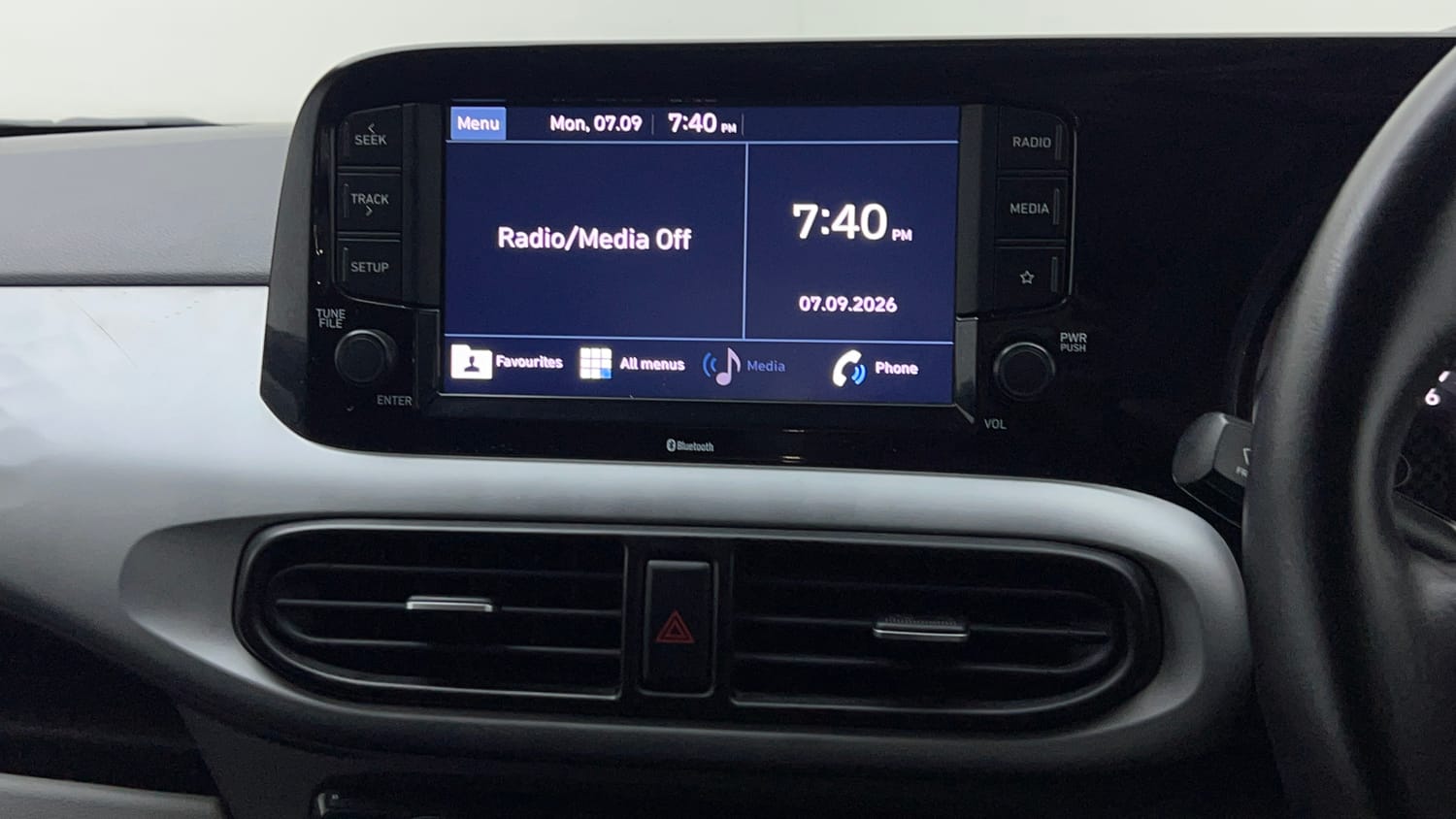 Used 2022 Hyundai Grand i10 Nios Sportz 1.2 Kappa VTVT Petrol Manual top_features Integrated (in-dash) music system