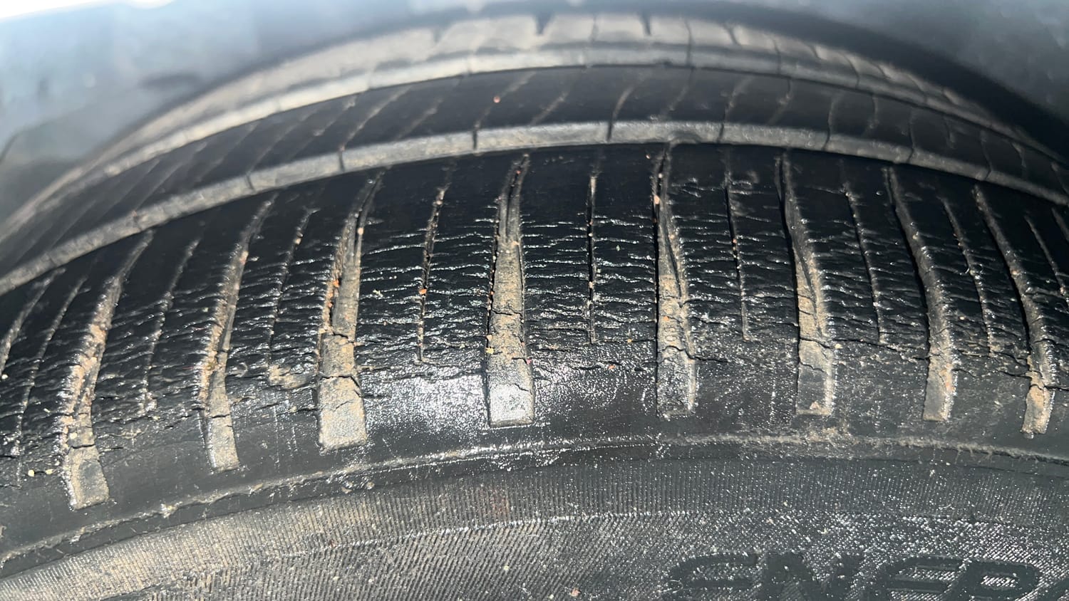 Used 2015 Honda Amaze 1.2 SX i-VTEC Petrol Manual tyres RIGHT REAR TYRE TREAD VIEW