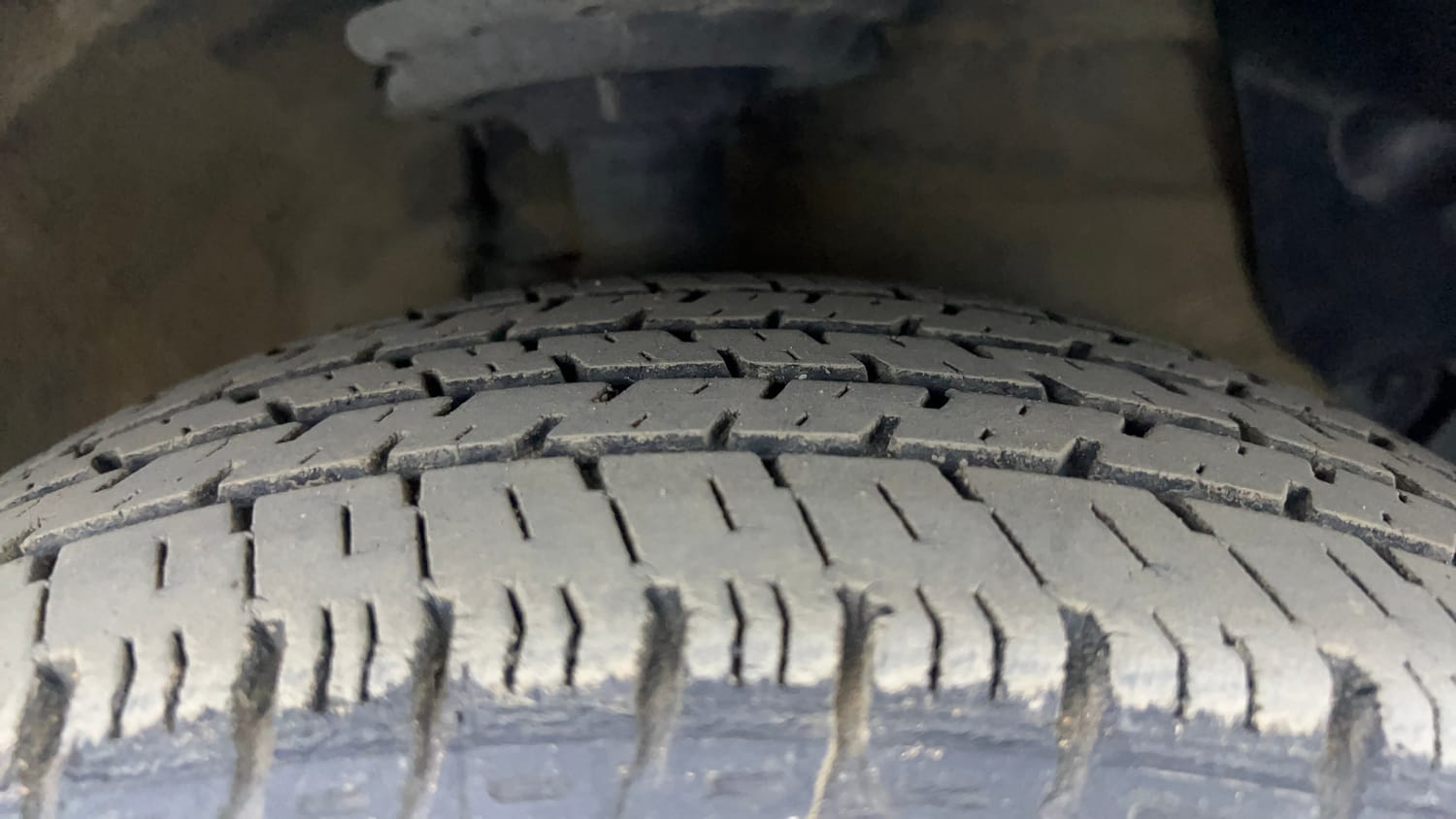 Used 2014 Hyundai Grand i10 Asta AT 1.2 Kappa VTVT Petrol Automatic tyres RIGHT FRONT TYRE TREAD VIEW