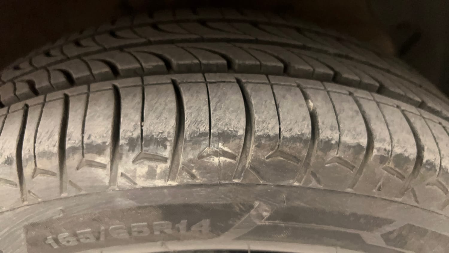 Used 2014 Hyundai Grand i10 Sportz 1.2 Kappa VTVT Petrol Manual tyres RIGHT FRONT TYRE TREAD VIEW