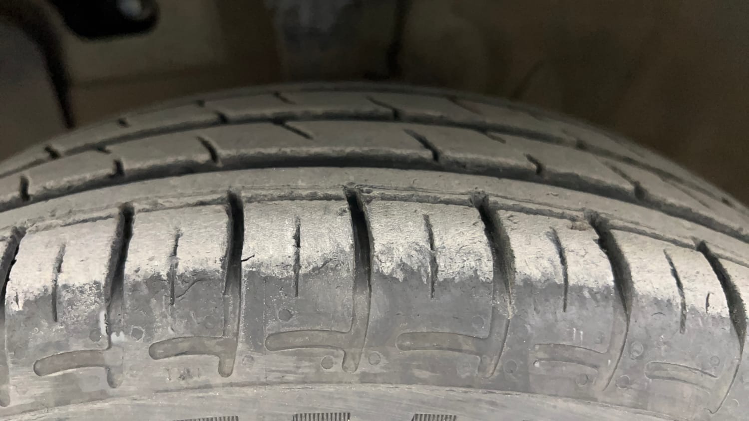 Used 2024 Hyundai Exter S 1.2 MT Hy-CNG Duo Cng Manual tyres LEFT FRONT TYRE TREAD VIEW