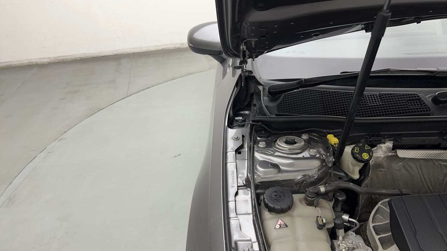 Used 2025 Mercedes-Benz A-Class Limousine 200 Petrol Automatic engine ENGINE RIGHT SIDE HINGE & APRON VIEW