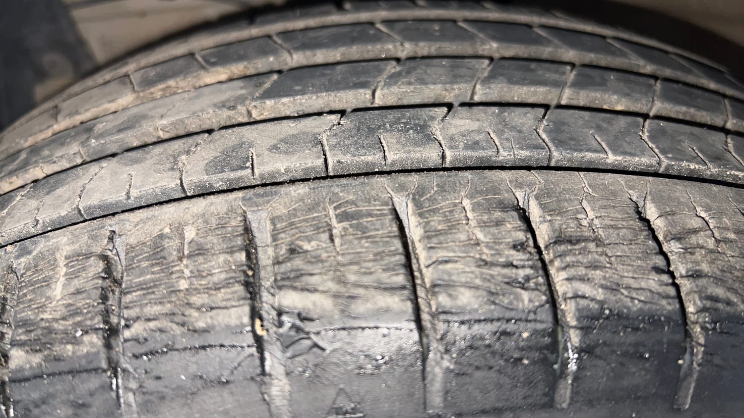 Used 2015 Maruti Suzuki Ciaz ZXI+ Petrol Manual tyres LEFT FRONT TYRE TREAD VIEW