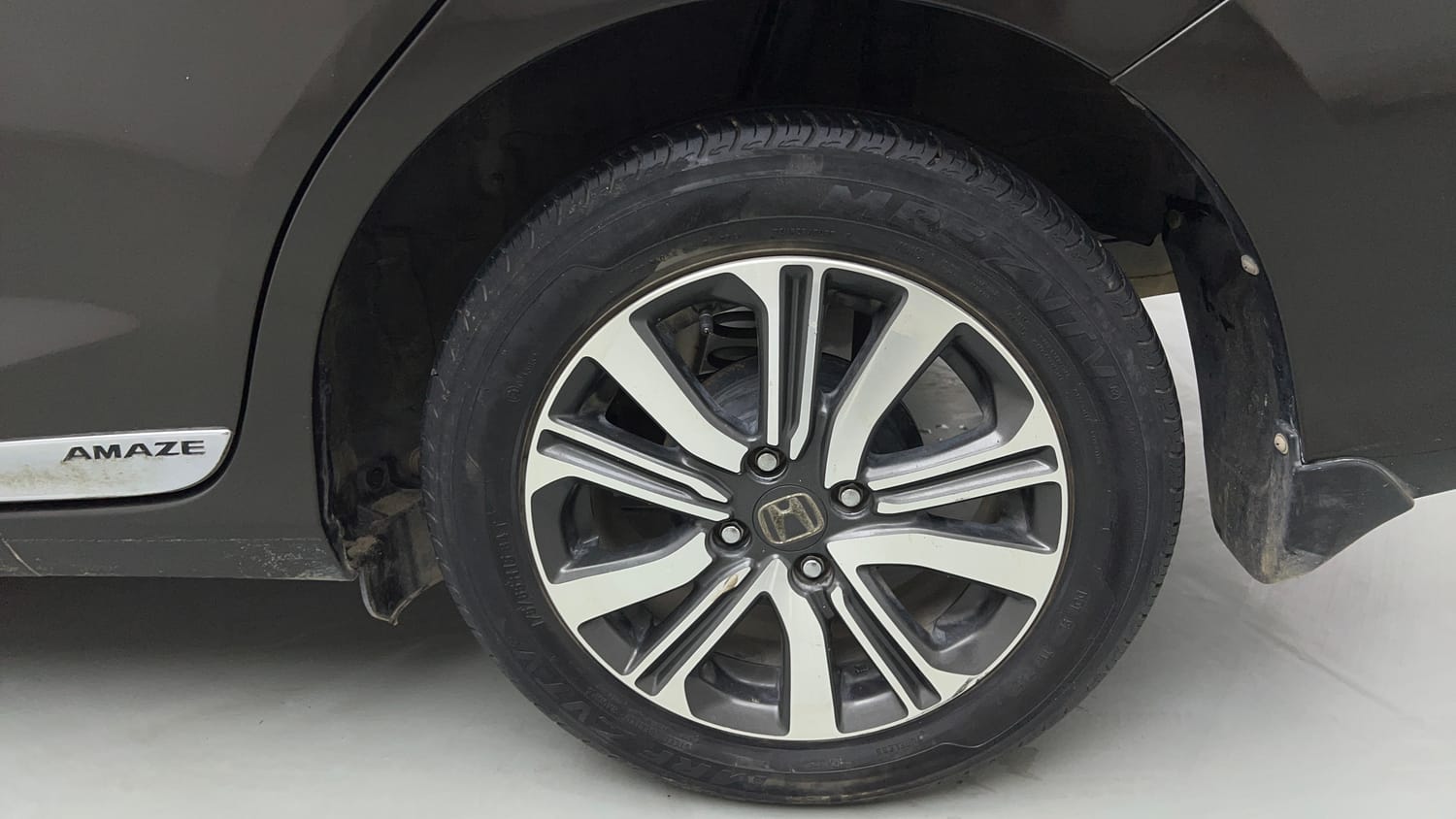 Used 2022 Honda Amaze VX CVT 1.2 Petrol Petrol Automatic tyres LEFT REAR TYRE RIM VIEW