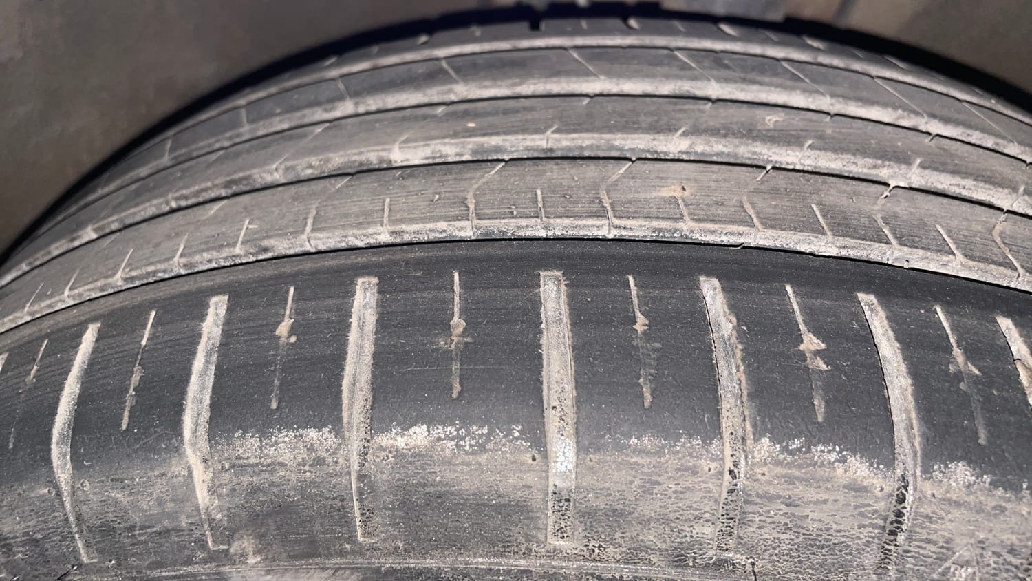 Used 2015 Hyundai Elite i20 Sportz 1.2 (O) Petrol Manual tyres RIGHT FRONT TYRE TREAD VIEW
