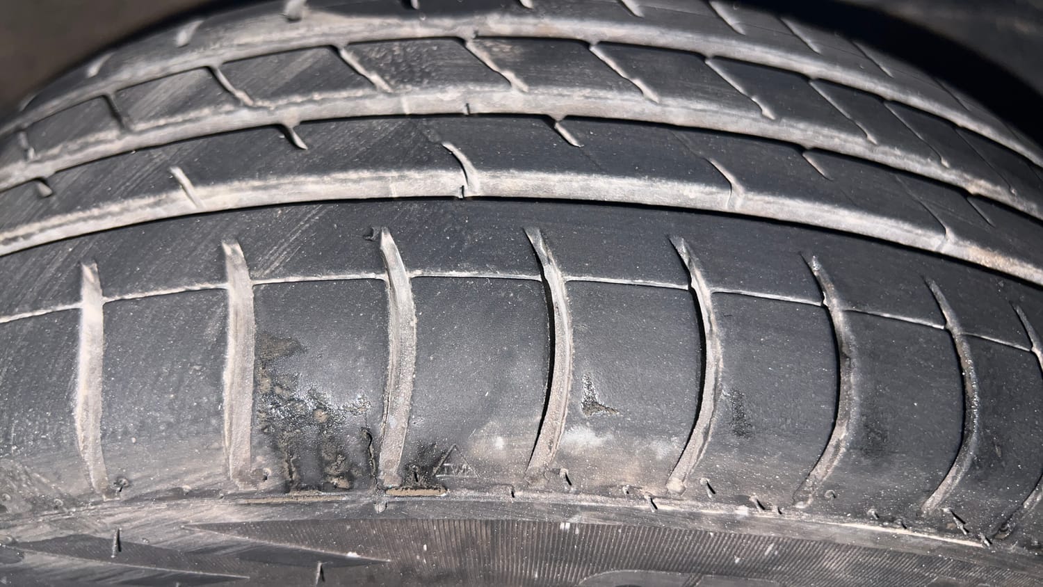 Used 2016 Maruti Suzuki Wagon R 1.0 VXI AMT Petrol Automatic tyres RIGHT FRONT TYRE TREAD VIEW