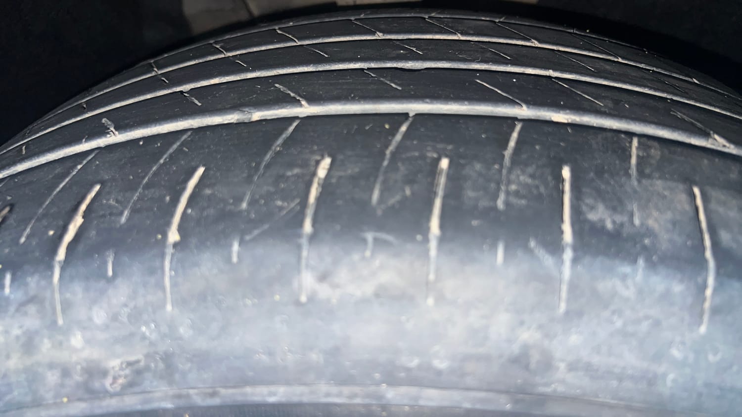 Used 2021 Mahindra XUV700 AX 7 Petrol AT Luxury Pack 7 STR Petrol Automatic tyres RIGHT FRONT TYRE TREAD VIEW