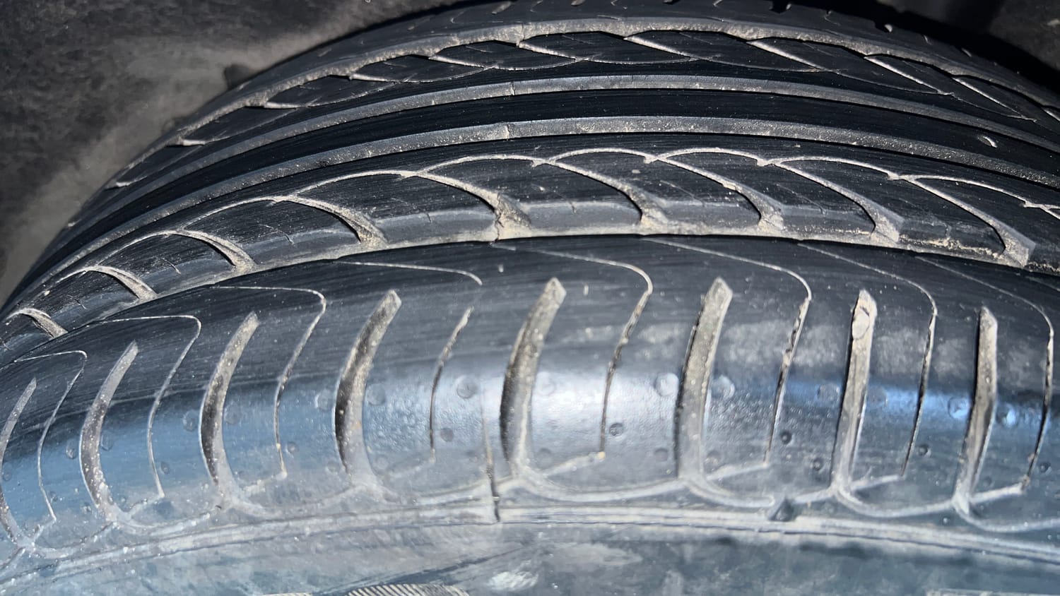 Used 2019 Ford EcoSport Titanium + 1.5L Ti-VCT AT Petrol Automatic tyres LEFT REAR TYRE TREAD VIEW
