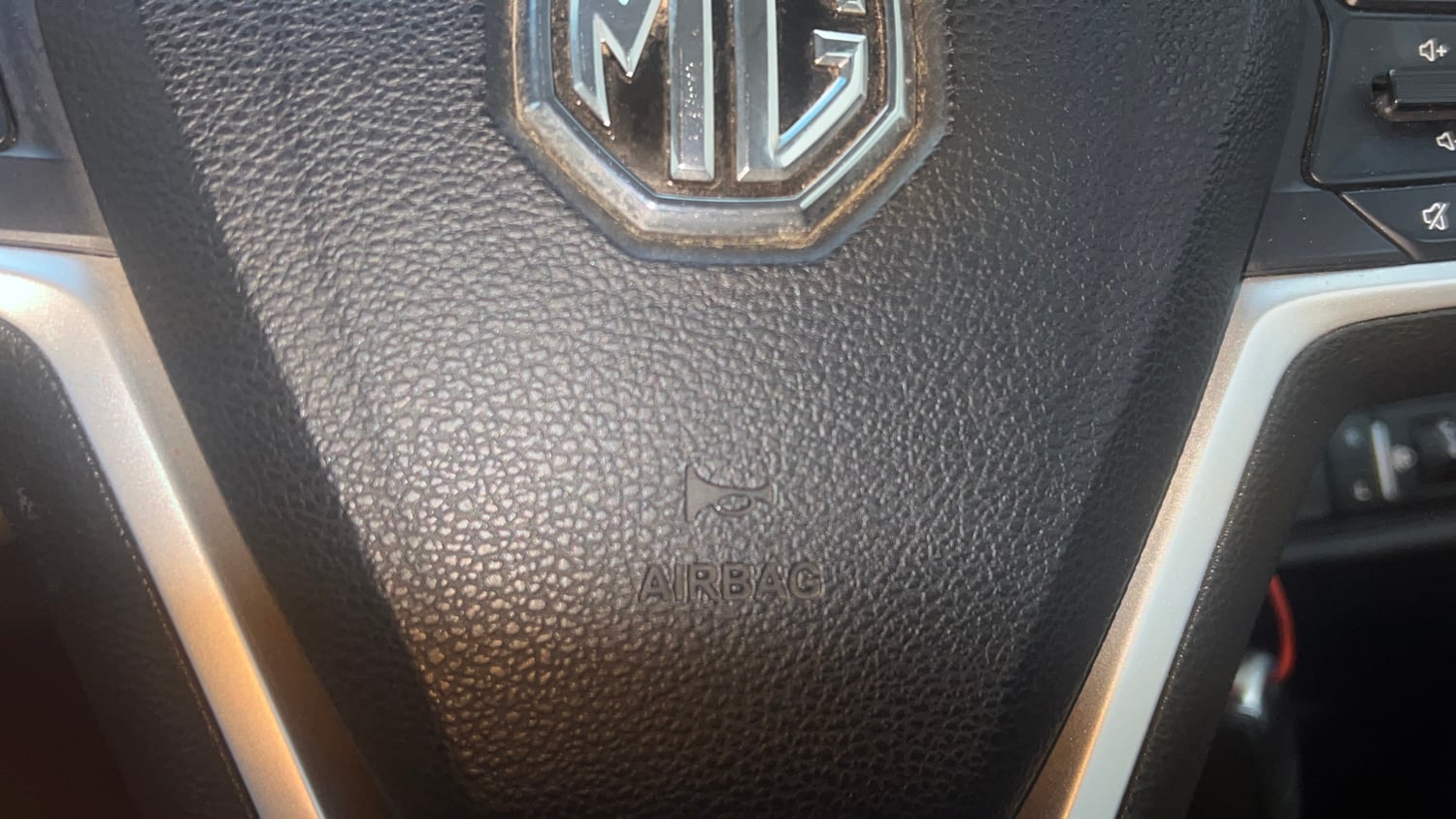 Used 2021 MG Motors Hector Super 1.5 Petrol Turbo MT Petrol Manual top_features Airbags