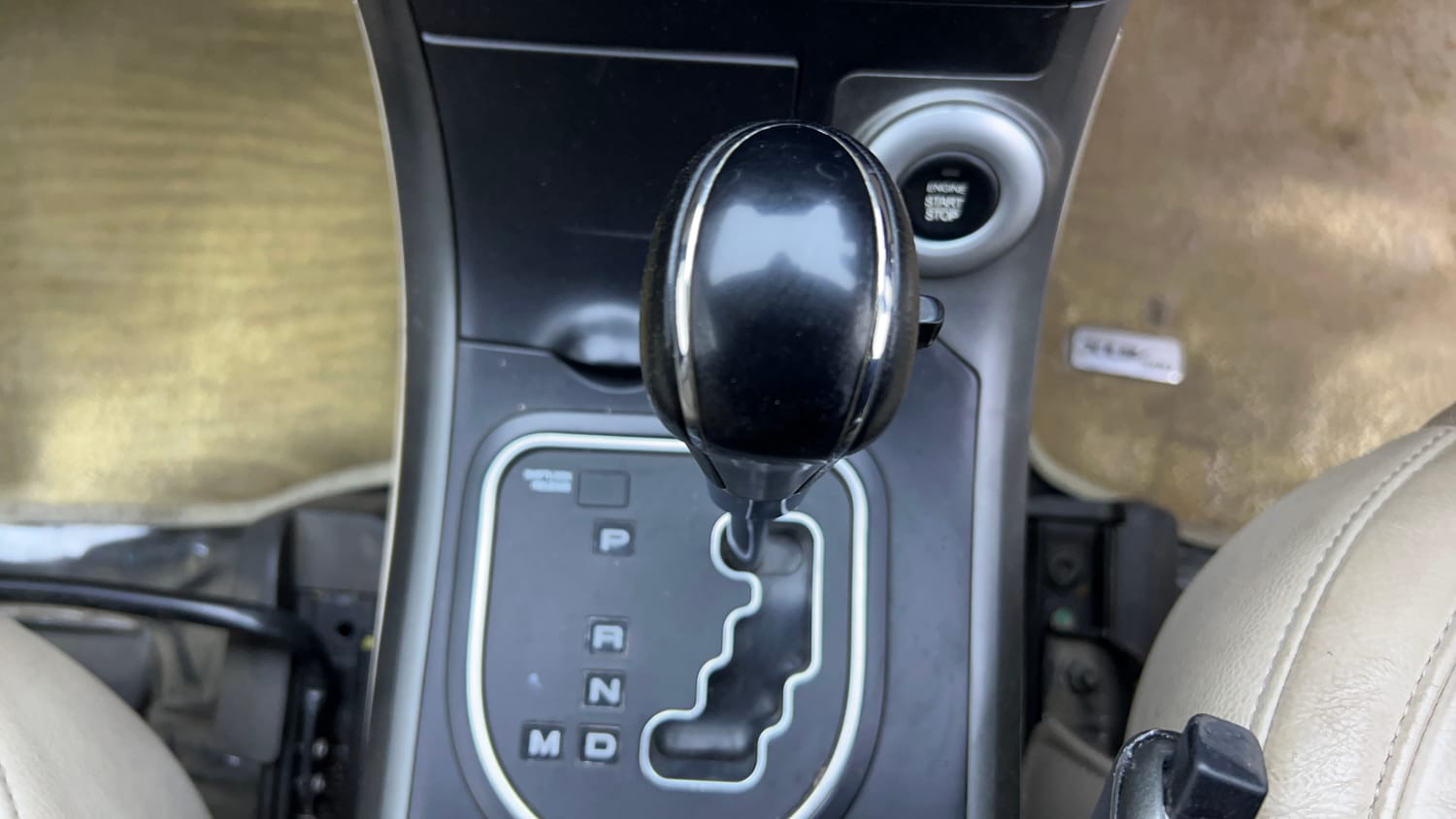 Used 2016 Mahindra XUV500 W10 AT Diesel Automatic interior GEAR  KNOB VIEW