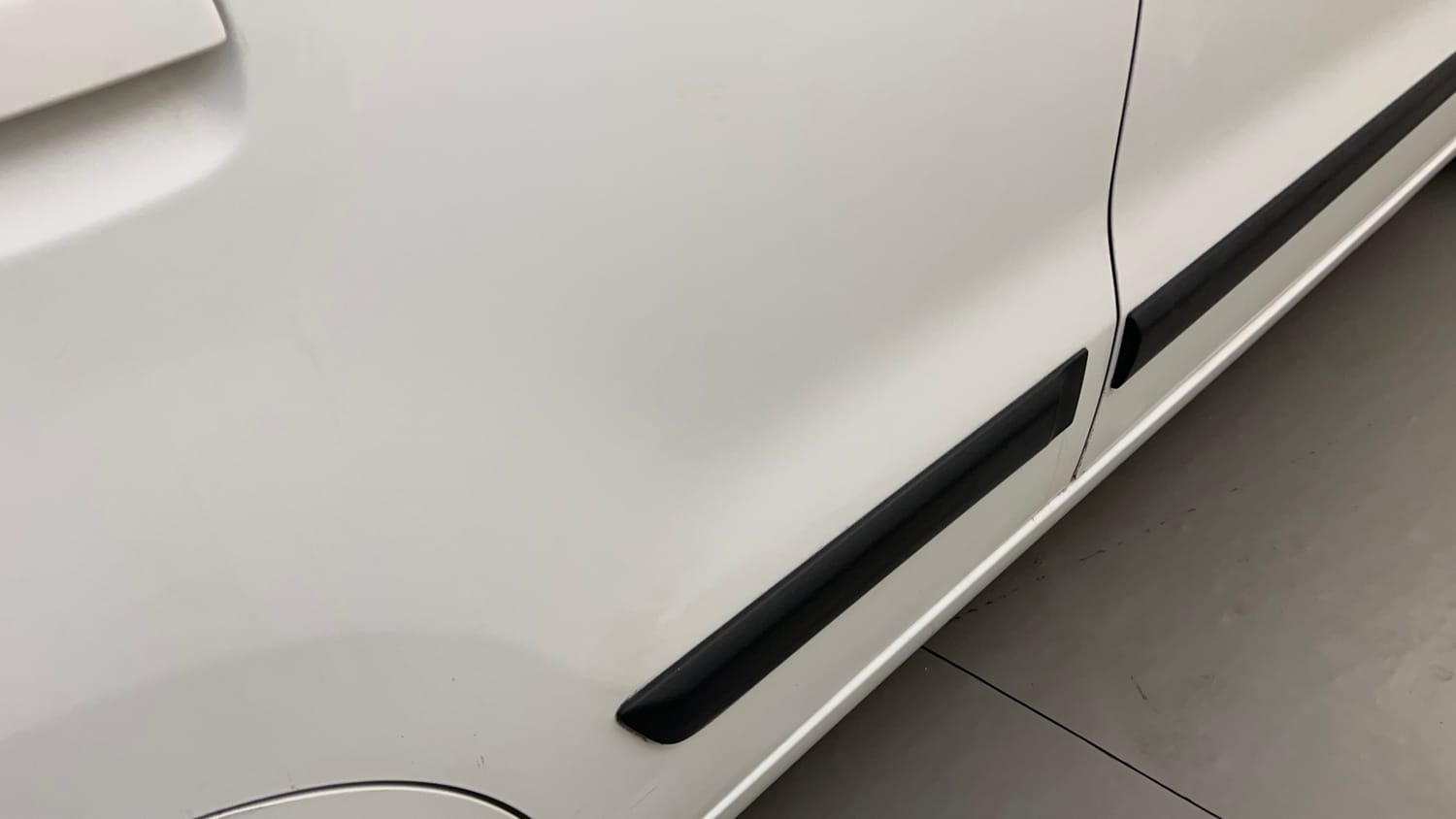 Used 2016 Maruti Suzuki Wagon R 1.0 VXI AMT Petrol Automatic dents MINOR SCRATCH