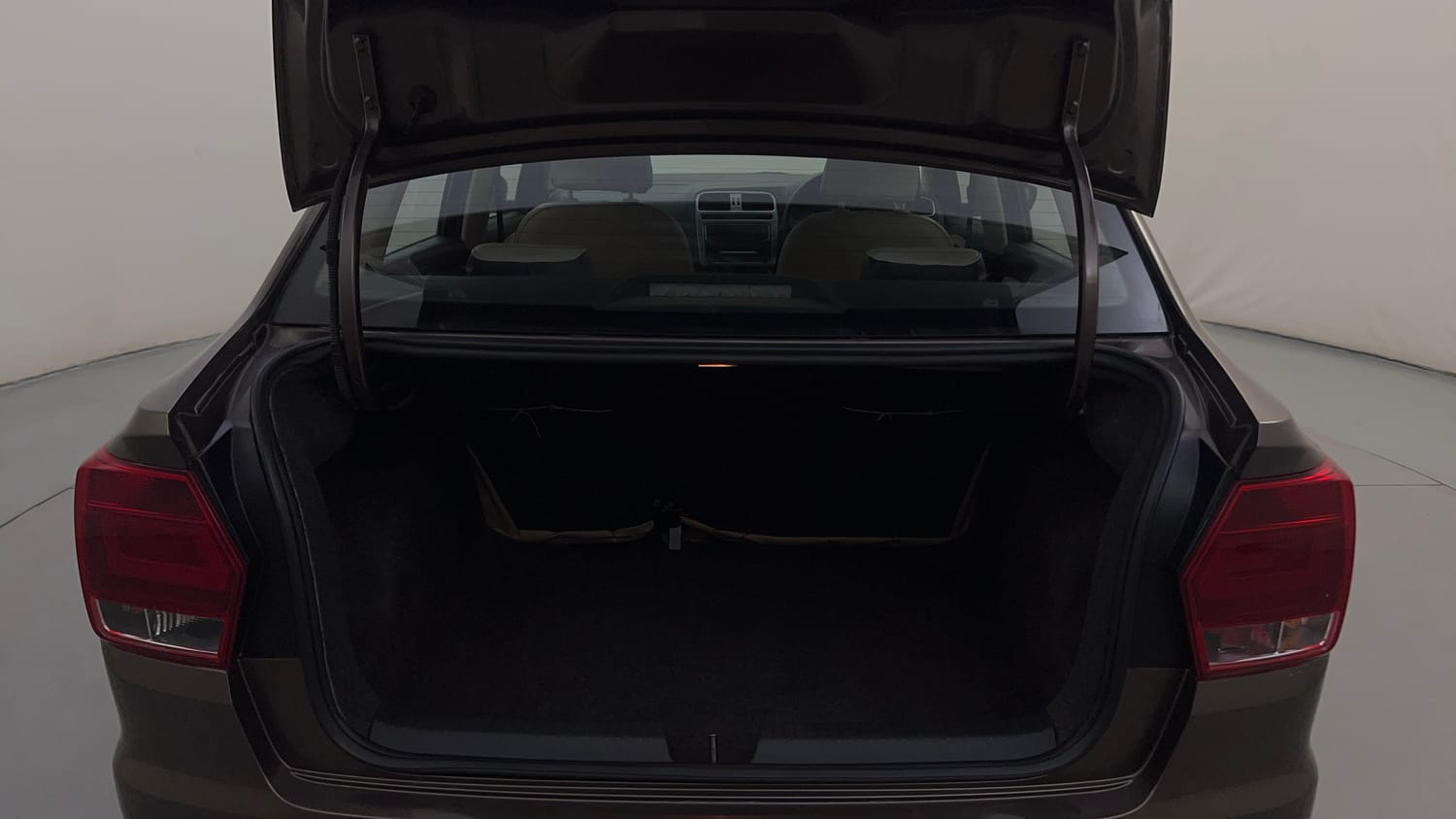 Used 2016 Volkswagen Ameo Highline1.2L (P) Petrol Manual interior DICKY INSIDE VIEW