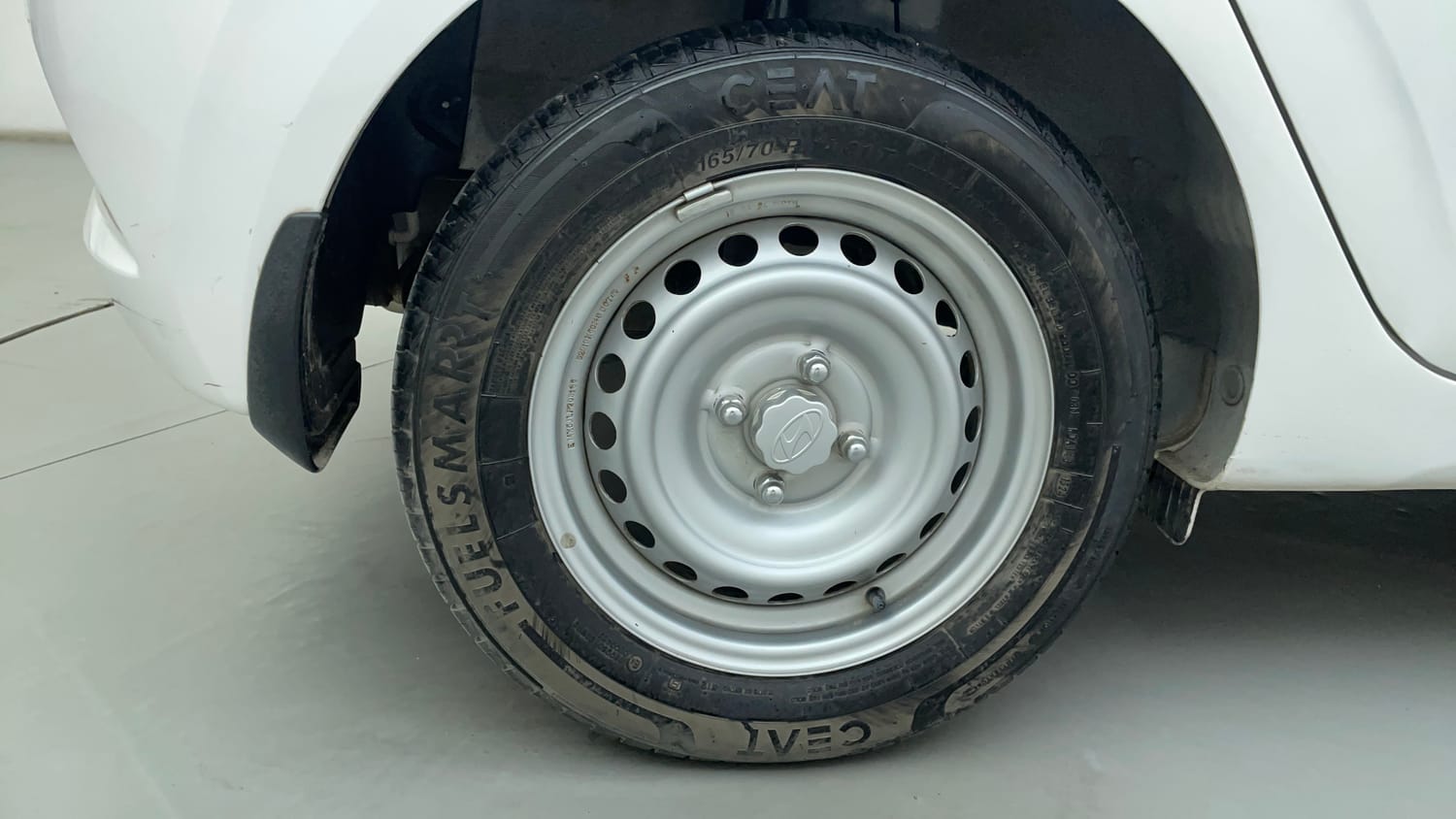 Used 2024 Hyundai Grand i10 Nios Era 1.2 Kappa Petrol Manual tyres RIGHT REAR TYRE RIM VIEW