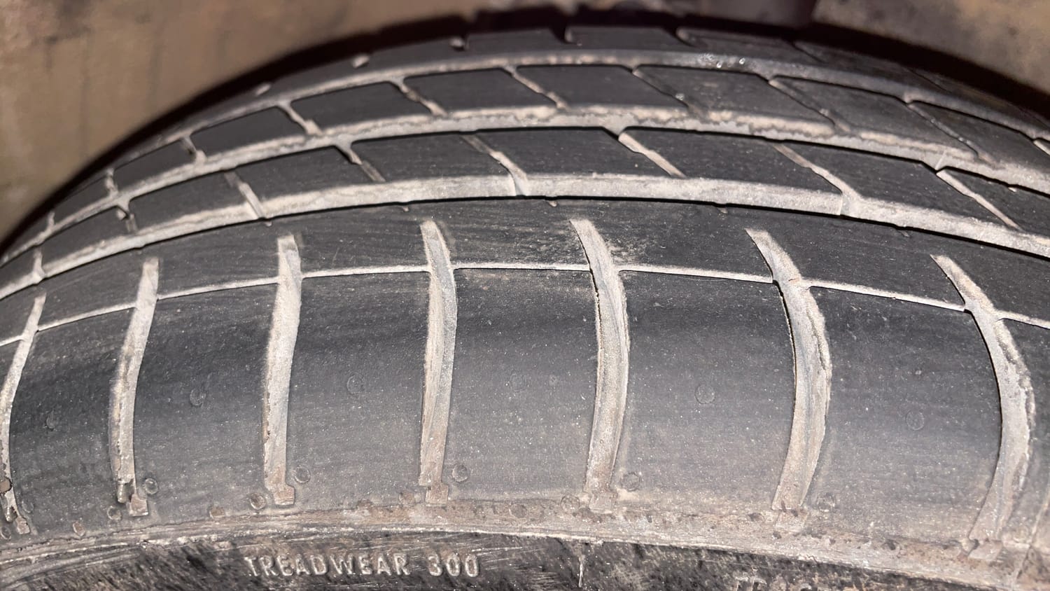 Used 2018 Hyundai Grand i10 Asta 1.2 Kappa VTVT Petrol Manual tyres RIGHT FRONT TYRE TREAD VIEW