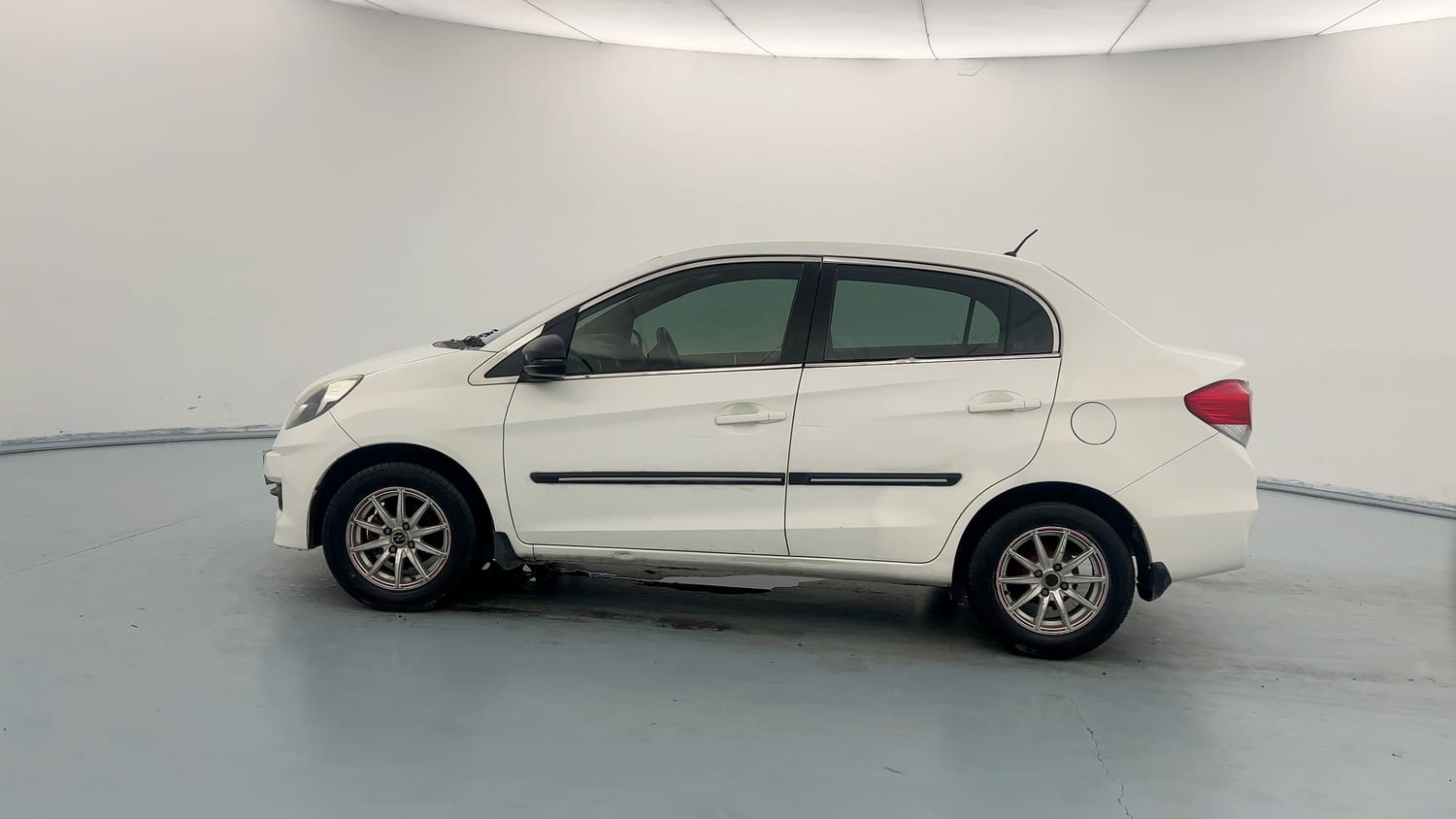 Used 2015 Honda Amaze 1.2 SX i-VTEC Petrol Manual exterior LEFT SIDE VIEW