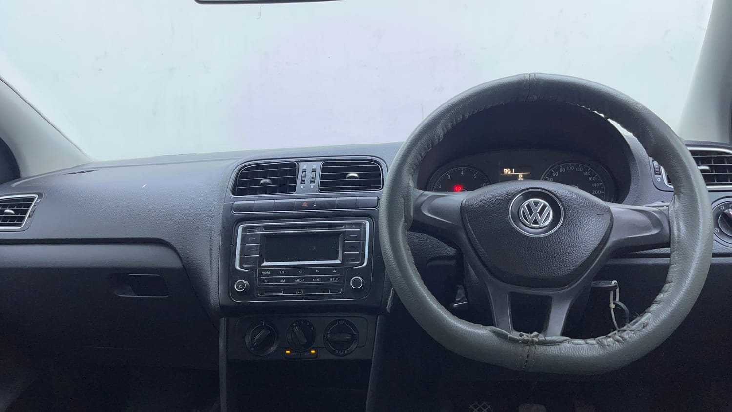 Used 2018 Volkswagen Ameo Comfortline 1.0L (P) Petrol Manual interior DASHBOARD VIEW