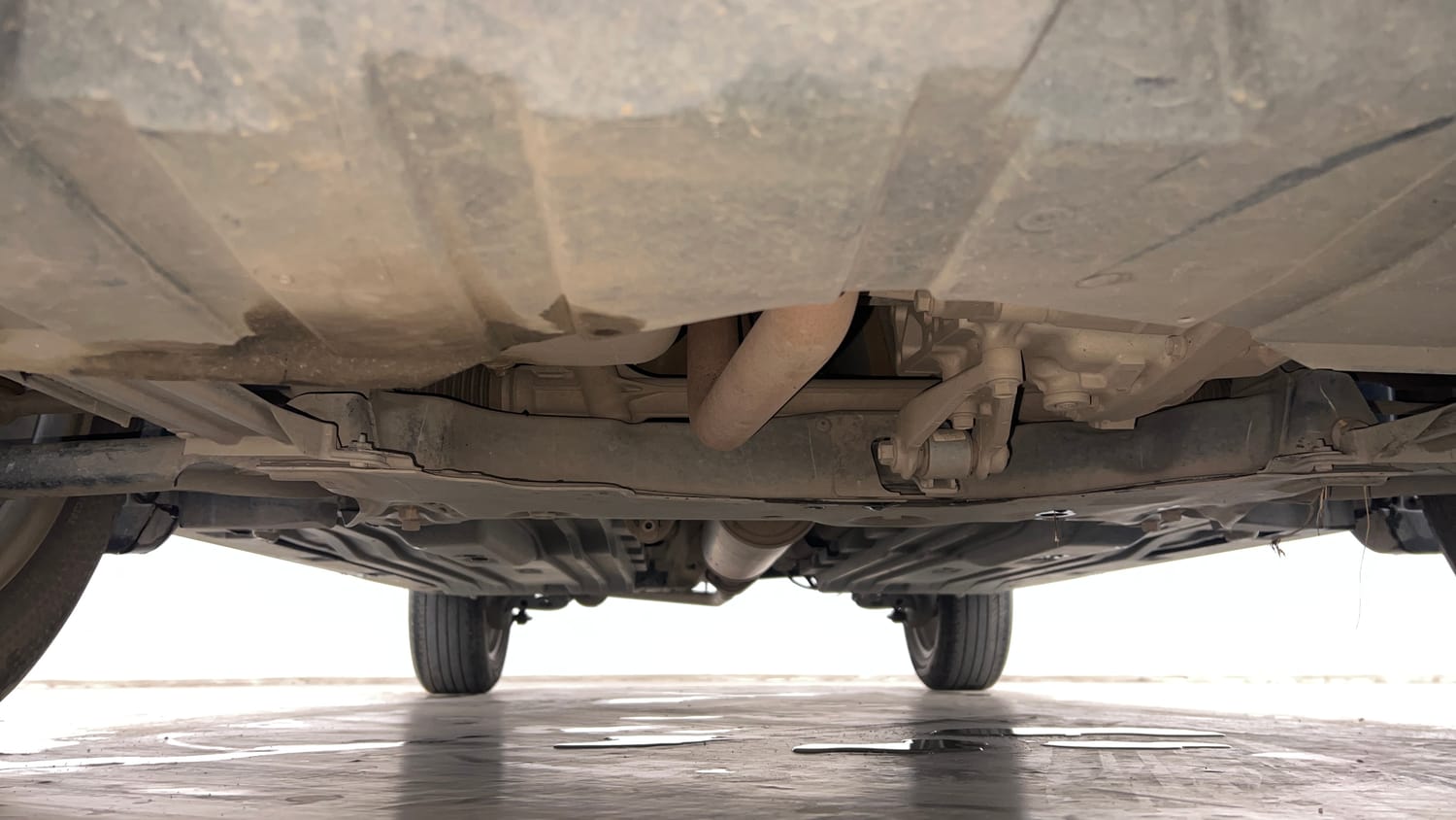 Used 2024 Toyota Urban Cruiser Hyryder G AT NeoDrive Petrol Automatic extra FRONT LEFT UNDERBODY VIEW