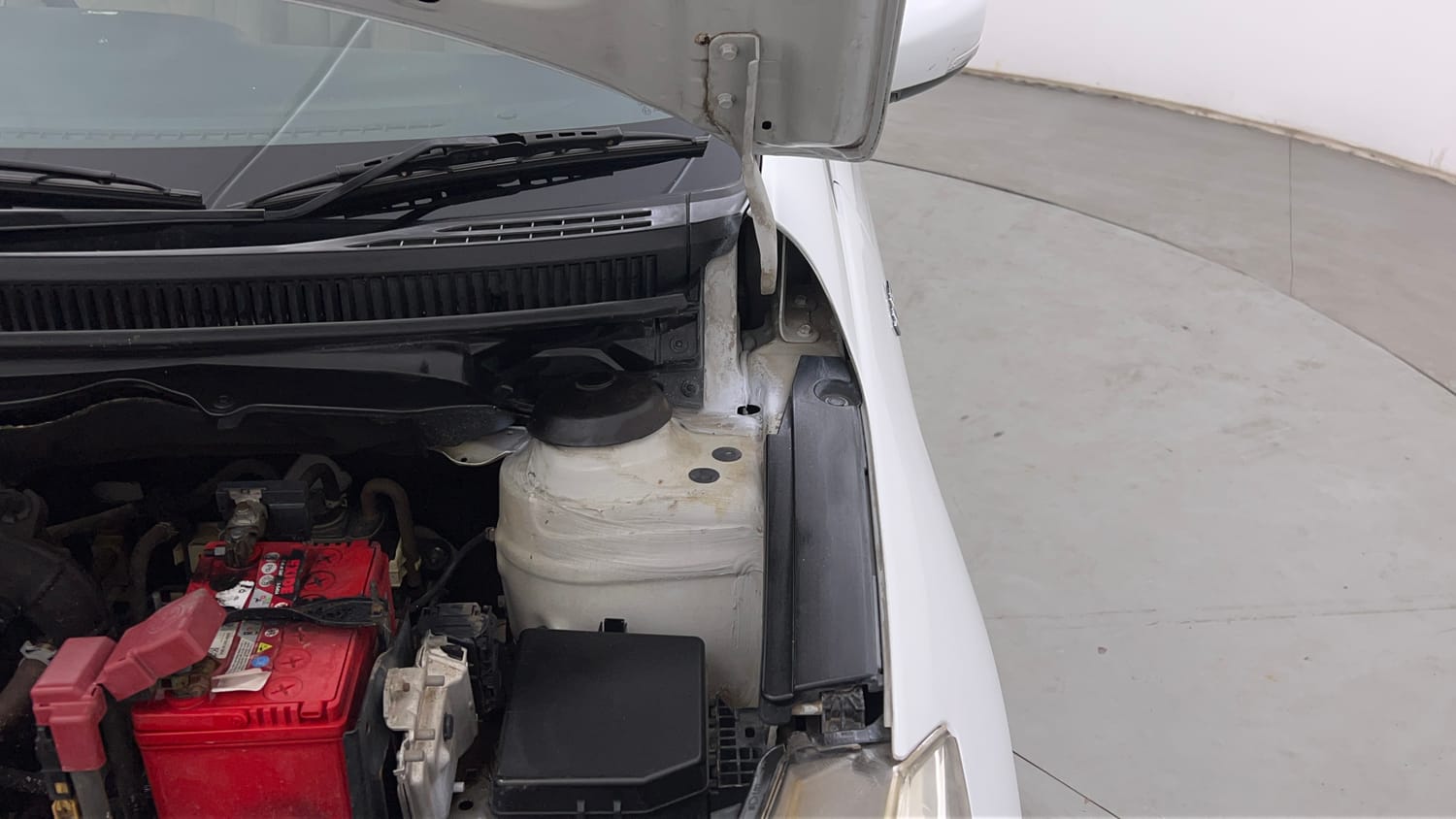 Used 2015 Maruti Suzuki Ciaz ZXI+ Petrol Manual engine ENGINE LEFT SIDE HINGE & APRON VIEW