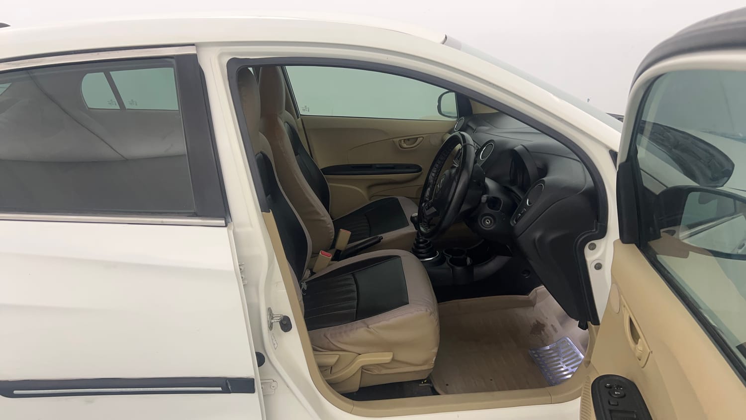 Used 2015 Honda Amaze 1.2 SX i-VTEC Petrol Manual interior RIGHT SIDE FRONT DOOR CABIN VIEW