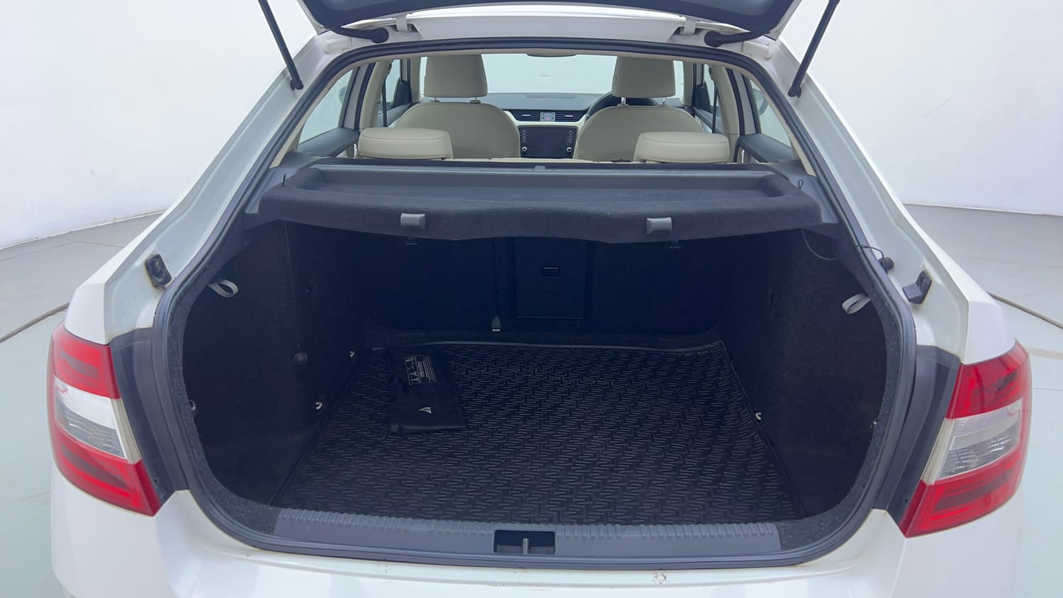 Used 2019 Skoda Octavia 1.8 TSI Style AT Petrol Automatic interior DICKY INSIDE VIEW