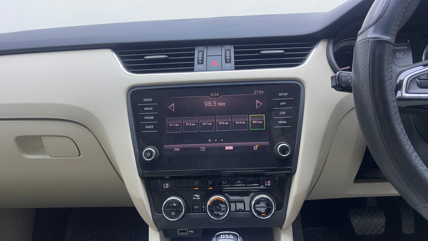 Used 2019 Skoda Octavia 1.8 TSI Style AT Petrol Automatic interior MUSIC SYSTEM & AC CONTROL VIEW