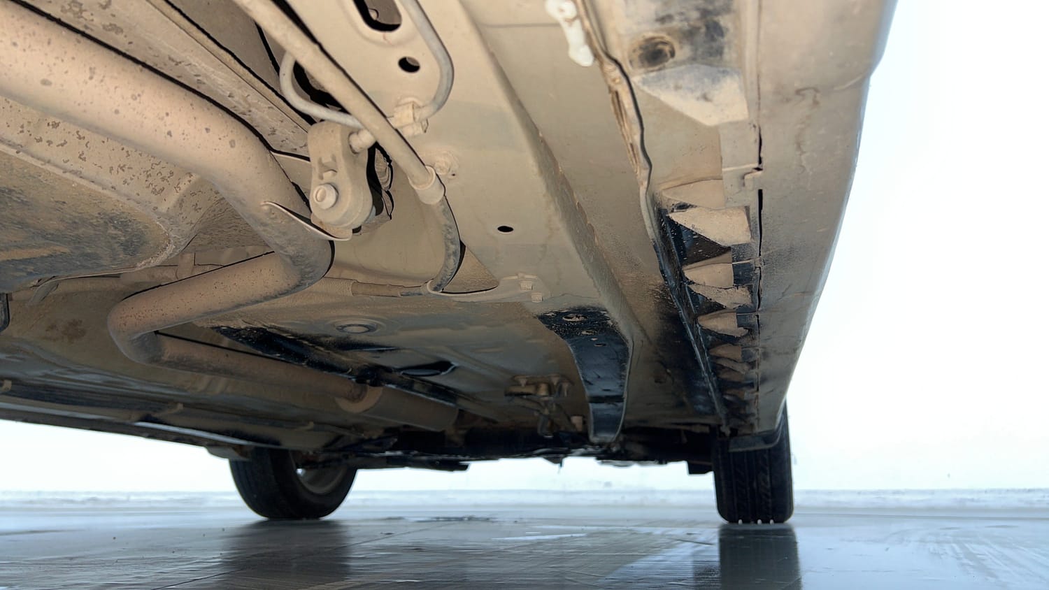 Used 2023 Maruti Suzuki XL6 Zeta MT CNG Cng Manual extra REAR RIGHT UNDERBODY VIEW