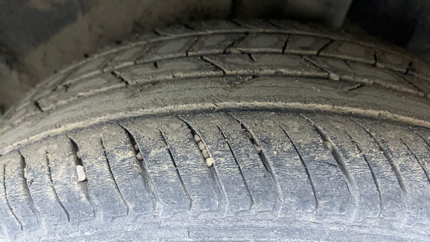 Used 2021 Nissan Magnite XV Premium Turbo CVT Petrol Automatic tyres LEFT REAR TYRE TREAD VIEW