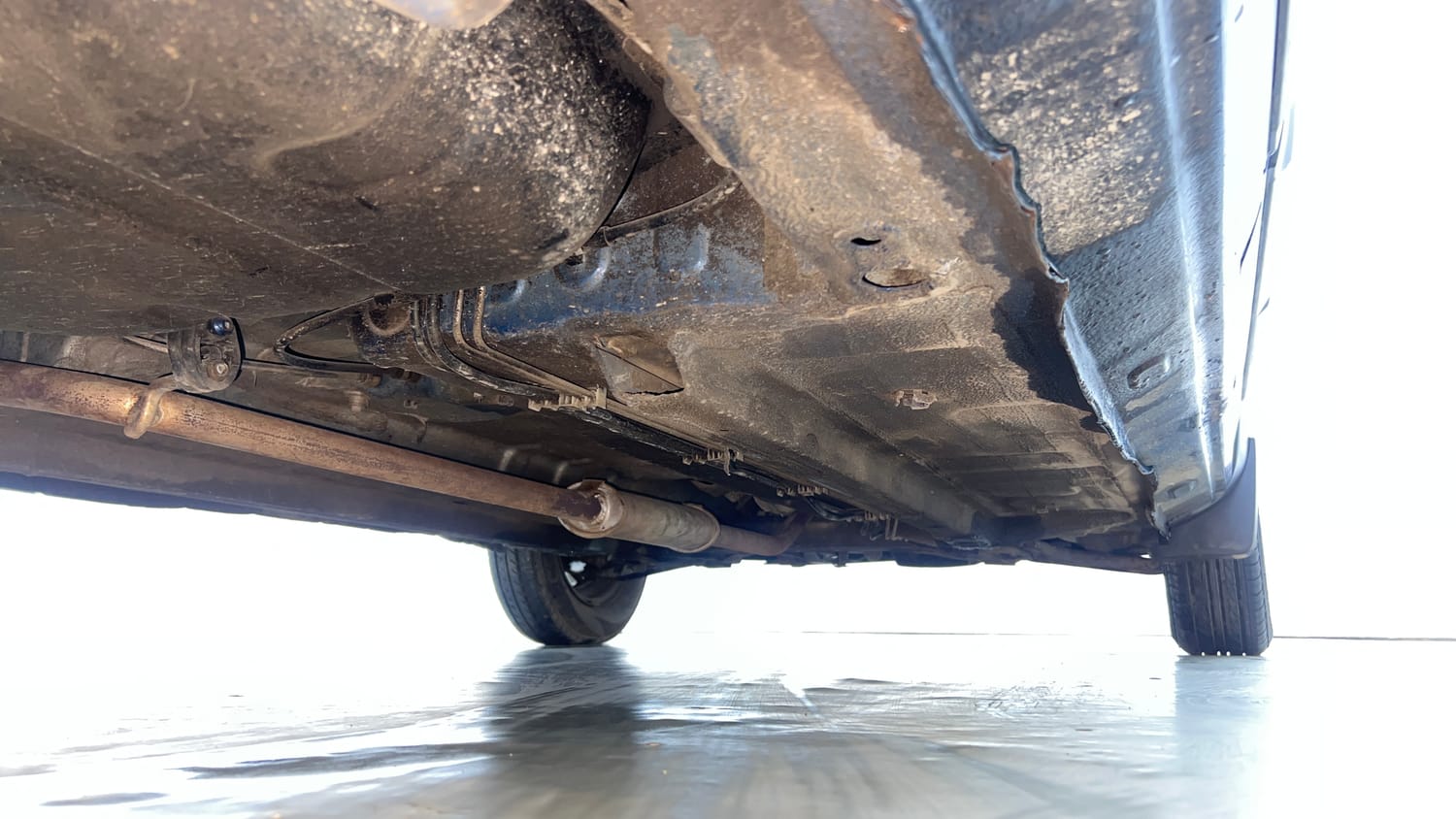 Used 2017 Renault Kwid CLIMBER 1.0 AMT Petrol Automatic extra REAR RIGHT UNDERBODY VIEW