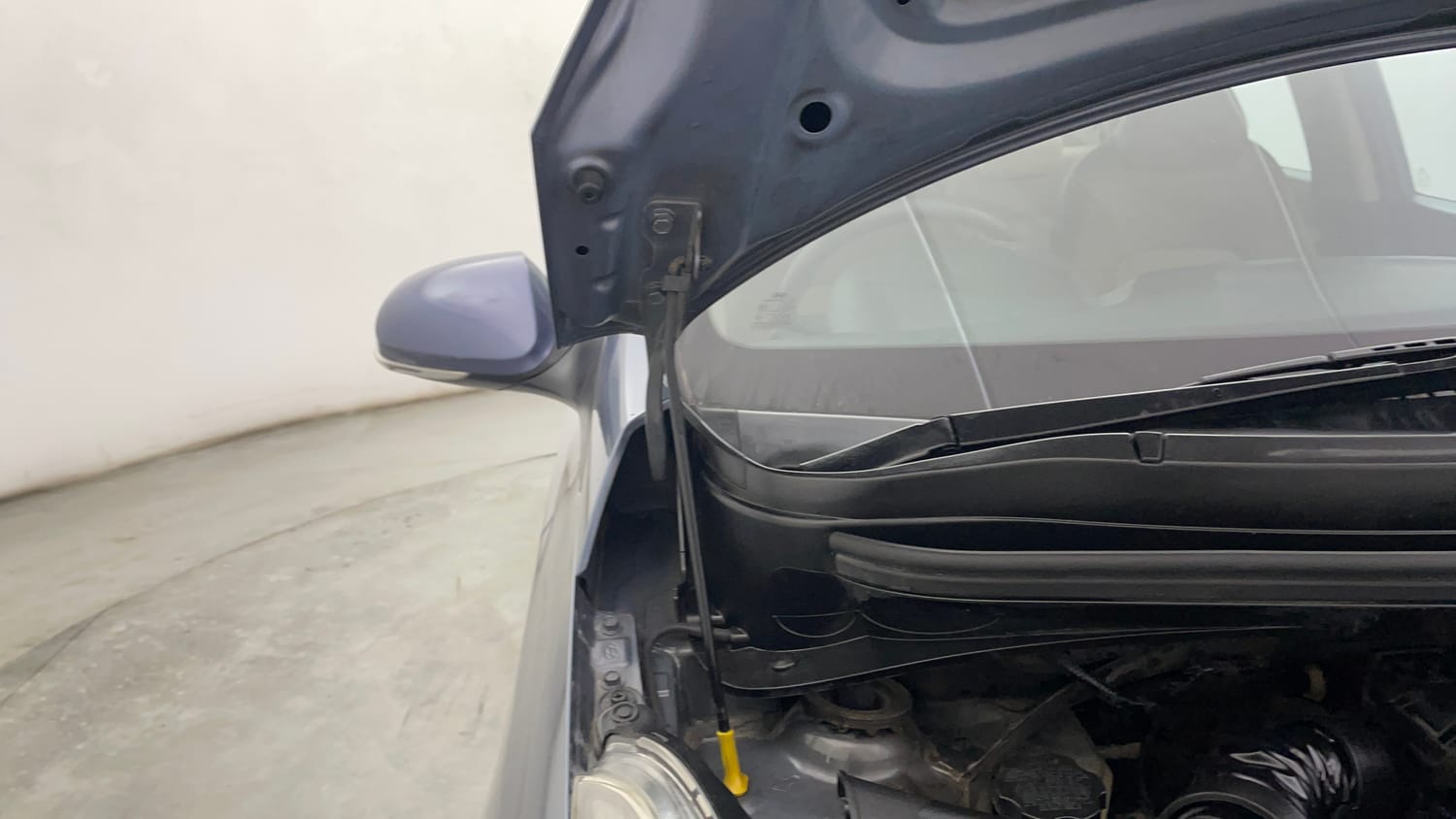Used 2016 Hyundai Xcent SX 1.2 Petrol Manual engine ENGINE RIGHT SIDE HINGE & APRON VIEW