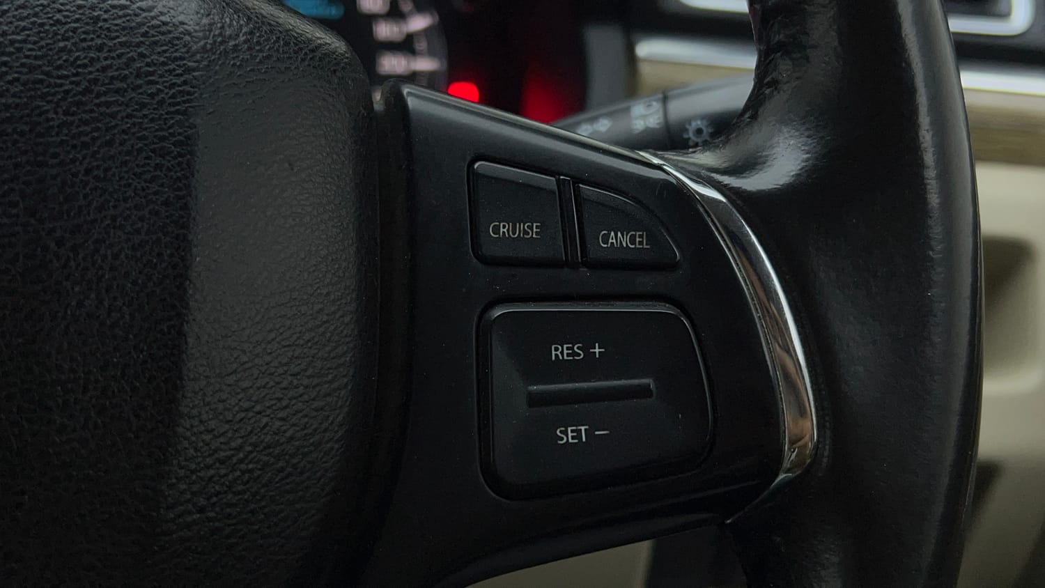 Used 2019 Maruti Suzuki Ciaz Alpha Hybrid 1.5 Petrol Manual top_features Cruise control