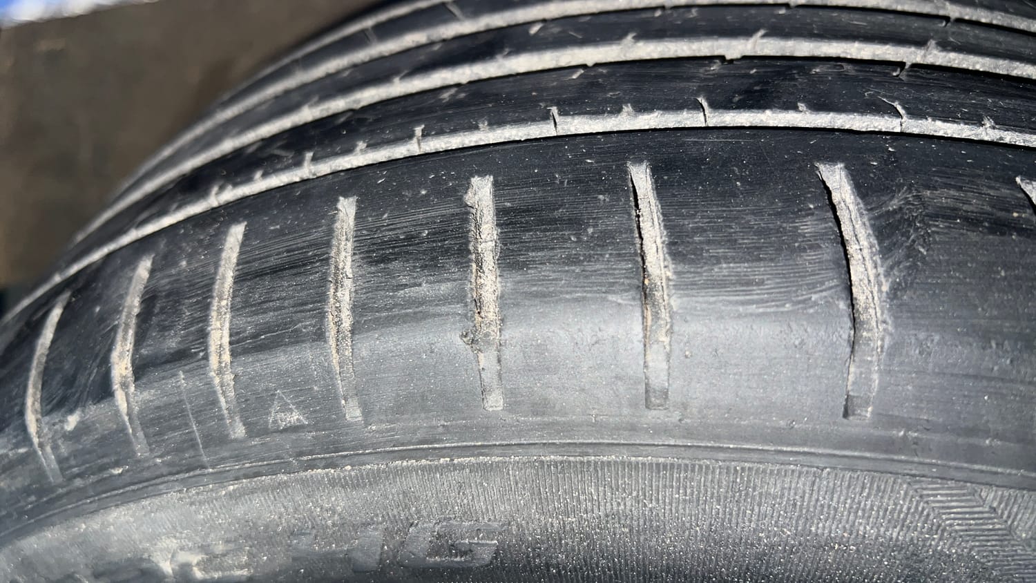 Used 2018 Maruti Suzuki Ciaz Alpha Hybrid 1.5 Petrol Manual tyres RIGHT FRONT TYRE TREAD VIEW