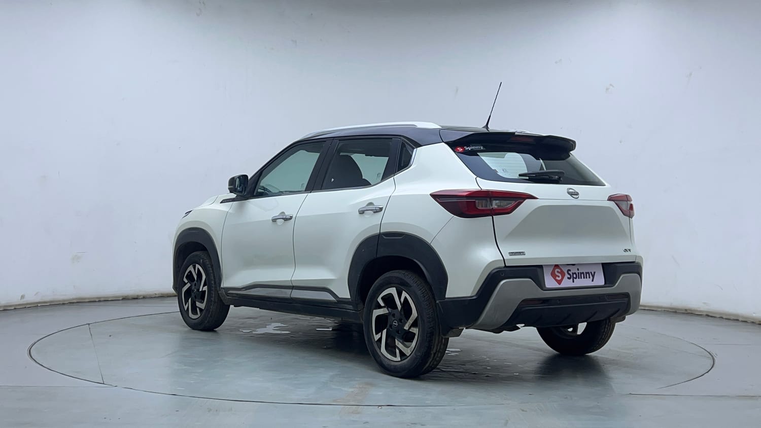 Used 2021 Nissan Magnite XV Premium Turbo CVT Petrol Automatic exterior LEFT REAR CORNER VIEW