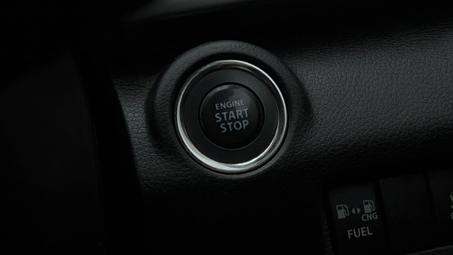 Used 2023 Maruti Suzuki XL6 Zeta MT CNG Cng Manual top_features Keyless start