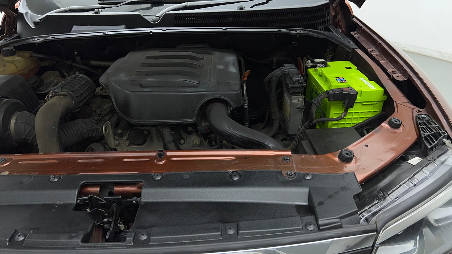 Used 2023 Mahindra Scorpio N Z8 L Petrol MT 7 STR Petrol Manual engine ENGINE LEFT SIDE VIEW