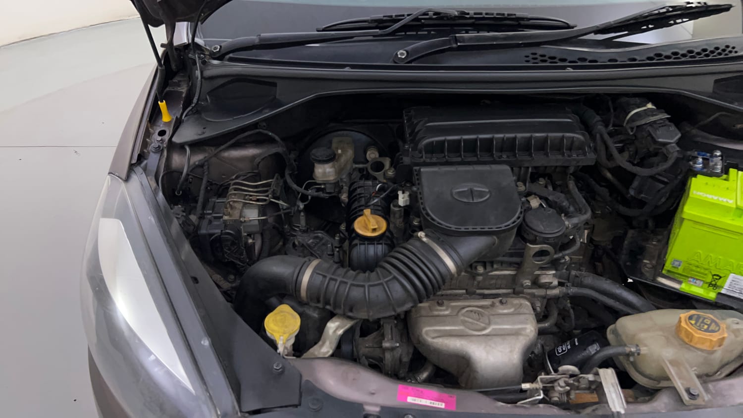 Used 2018 Tata Tigor Revotron XZA Petrol Automatic engine ENGINE RIGHT SIDE HINGE & APRON VIEW