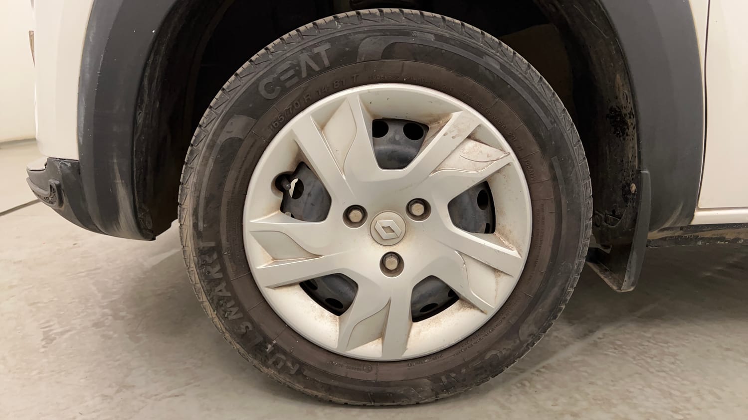 Used 2020 Renault Kwid RXL Petrol Manual tyres LEFT FRONT TYRE RIM VIEW