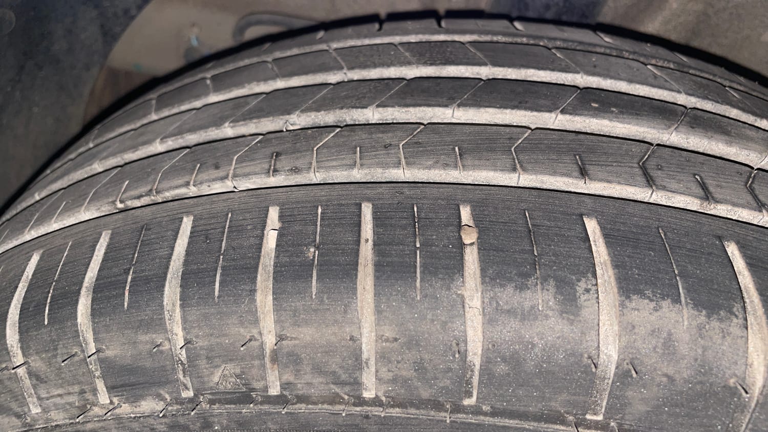 Used 2015 Hyundai Elite i20 Sportz 1.2 (O) Petrol Manual tyres RIGHT REAR TYRE TREAD VIEW