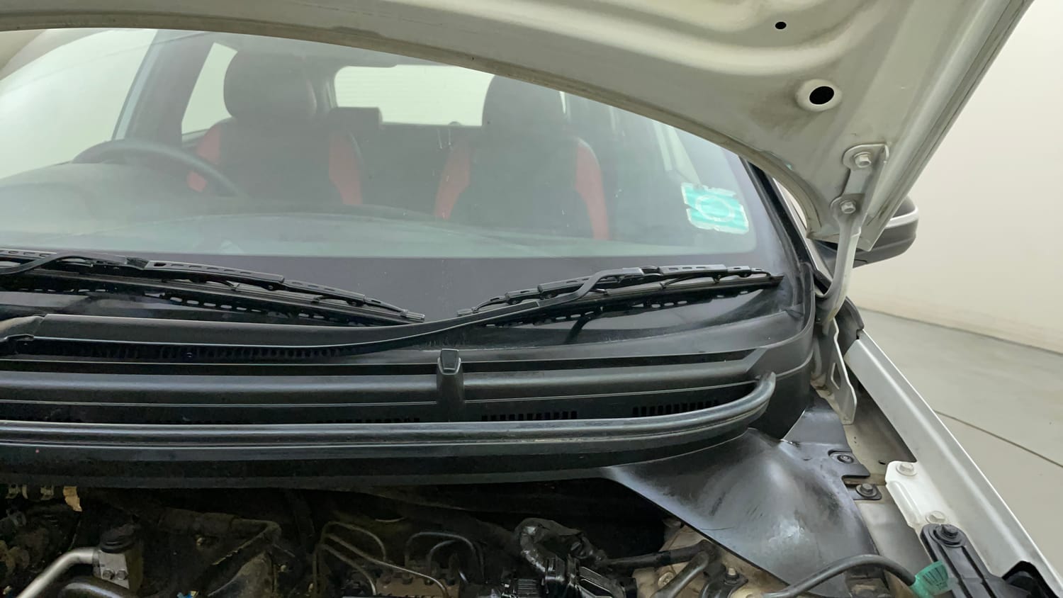 Used 2019 Hyundai Elite i20 Sportz Plus 1.2 Dual Tone Petrol Manual engine ENGINE LEFT SIDE HINGE & APRON VIEW