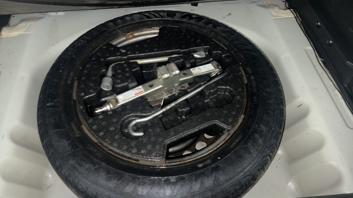 Used 2017 Maruti Suzuki Vitara Brezza LDi (O) Diesel Manual tyres SPARE TYRE VIEW