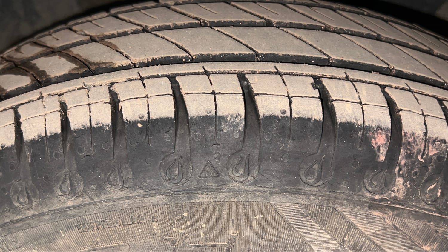Used 2020 Renault Kwid RXL Petrol Manual tyres LEFT FRONT TYRE TREAD VIEW