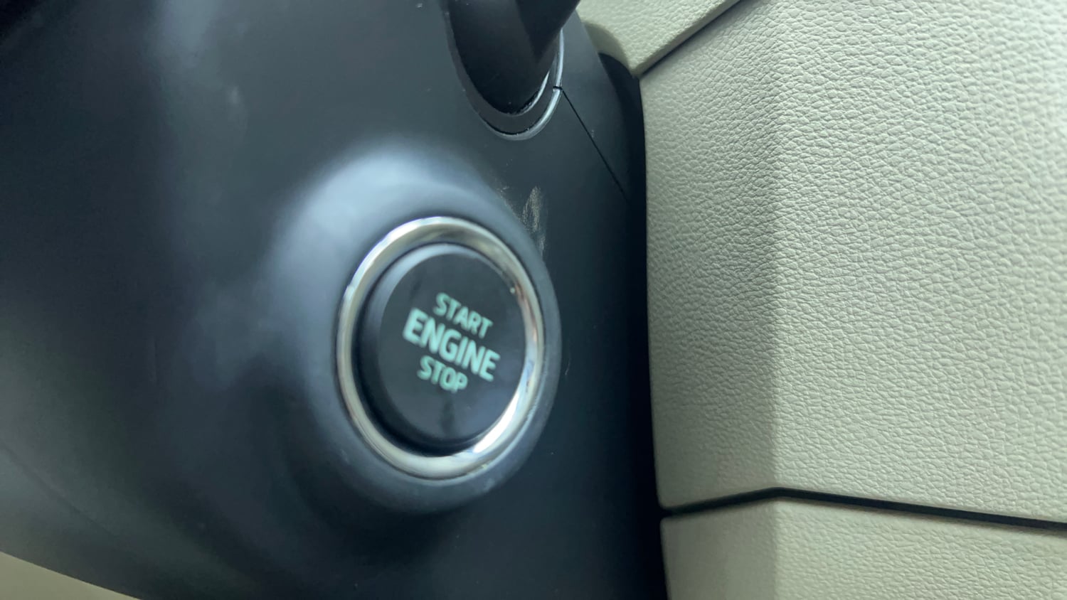 Used 2019 Skoda Octavia 1.8 TSI Style AT Petrol Automatic top_features Keyless start